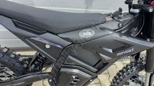 Elektrická motorka pitbike MRM PitVolt 6000W 72V, 17/14 Bat Li-Ion, sedlo 77cm, černá (12)