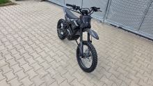 Elektrická motorka pitbike MRM PitVolt 6000W 72V, 17/14 Bat Li-Ion, sedlo 77cm, černá (3)